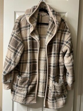 Koolaburra Neutral Plaid Teddy Jacket - Cream & Gray
